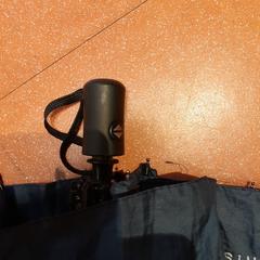 Ombrello pieghevole bleu marine, come riportato da TCL utilizzando iLost