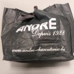 Saco, como reportado por Centraal magazijn utilizando o iLost