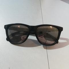 Slnečné okuliare, ako bolo nahlásené Madurodam pomocou iLost