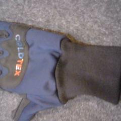 Kesztyű handscheon, amint azt SnowWorld Landgraaf az iLost segítségével jelentette.