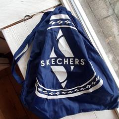 Bolsa Donker blauw, segundo informou DierenPark Amersfoort usando iLost