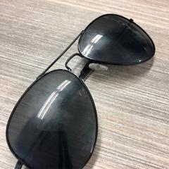 Zonnebril, a été signalé par Pathé Helmond utilisant iLost