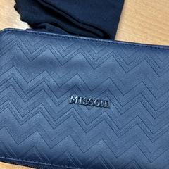 Necessaire & Meias, como reportado por Sheraton Brussels Airport Hotel utilizando o iLost