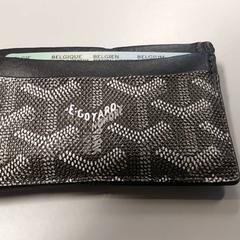 Porta-cartões Mounib, como reportado por Regio Oost-Vlaanderen utilizando o iLost