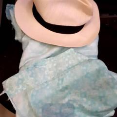 Sun hat & blue fabric, gisa salatu by Leonardo Royal Hotel Amsterdam iLost erabiliz