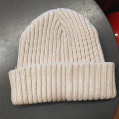 Chapéu, como reportado por IKEA Brno utilizando o iLost