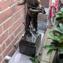 Bronzen beeld an iLost gemeldet