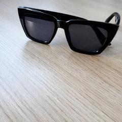 Ulleres de sol Zwart, segons ha informat ParkShuttle Rotterdam mitjançant iLost