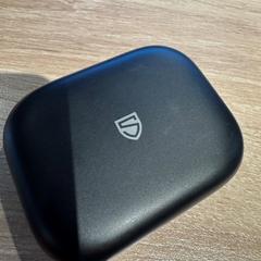 Elektronik & Ohrhörer, gemeldet von MEININGER Hotel Kraków Centrum über iLost