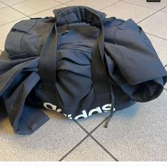 Bossa & Pantaló adidas met werkbroek daarop, segons ha informat Regio Oost-Vlaanderen mitjançant iLost