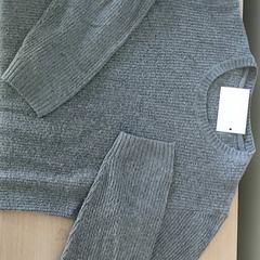 Kleding - grijze trui, como reportado por Centraal magazijn utilizando o iLost