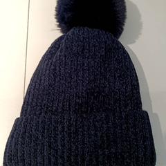 ビーニー Donkerblauwe がiLostで IKEA Groningen によって報告されました