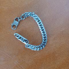 Armband a été signalé sur iLost