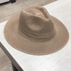 모자 Beige, iLost를 사용하여 Hotel van der Valk Maastricht에 보고됨