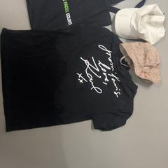 تي شيرت, كاسكيت & القبعة shirt، كما تم الإبلاغ عنه بواسطة Silver Sands Beach عبر iLost