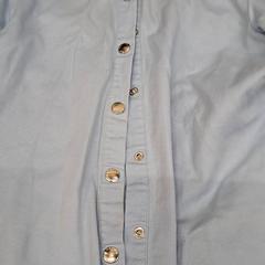 Alkandorak Iichtblauw, gisa salatu by Hotel Theater FIGI iLost erabiliz