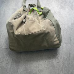 حقائب حمل وحقائب اليد، كما تم الإبلاغ عنه بواسطة RRReis Arriva Achterhoek-Rivierenland عبر iLost