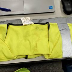 Vestiario Fluovest, come riportato da Regio Limburg - Leuven utilizzando iLost