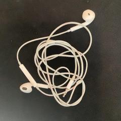 Headphones, as reported by MEININGER Hotel Köln West using iLost