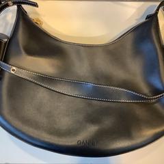 バッグ Duetz がiLostで Gemeente Amsterdam - Bureau Gevonden Voorwerpen によって報告されました