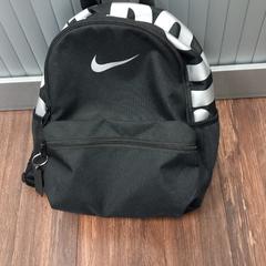 Rugzakje nike Zwart, zoals gemeld door Pouw Vervoer met iLost