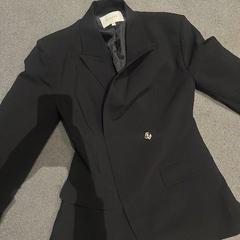 Blazer Zwart Costes, segundo informou Van der Valk Hotel Deventer usando iLost