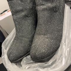 But, zgłoszono przez ibis Styles Rotterdam Ahoy przy użyciu iLost