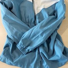 Kleding - Jasje Blauw/Wit, gemeldet von Centraal magazijn über iLost