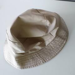 Oblečení Hoed, jak nahlášeno Regio Limburg - Leuven pomocí iLost