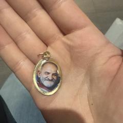 Gold portrait pendant/necklace an iLost gemeldet