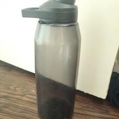 Zwarte camelbak drinkfles 1,5L, iLost에 보고됨