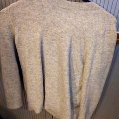 Sveter & Nohavice, ako bolo nahlásené Leonardo Royal Hotel Amsterdam pomocou iLost