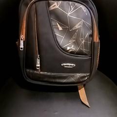 バックパック Zwart met gouden strepen がiLostで RRReis IJssel-Vecht によって報告されました