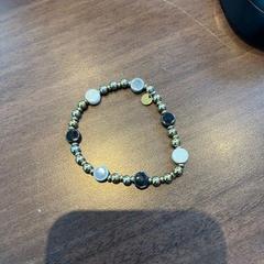 Pulseira goud armbandje, segundo informou Haven Hotel Rotterdam usando iLost