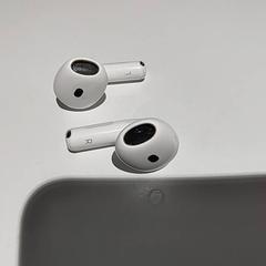 İLost kullanarak Bibliotheek Neude (Utrecht) tarafından bildirildiği gibi Airpod Wit