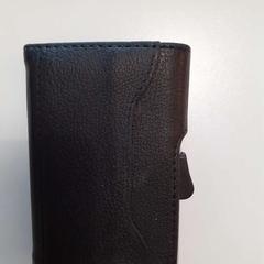 Plånböcker Beloraibi, rapporterat av Regio Limburg - Leuven med iLost