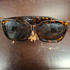Gafas de sol, segundo informou Crammerock 2025 usando iLost