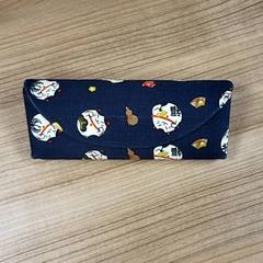 Custodia per gli occhiali , met inhoud, come riportato da Connexxion Haarlem AML utilizzando iLost