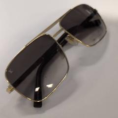 Des lunettes de soleil, a été signalé par IKEA Amsterdam utilisant iLost
