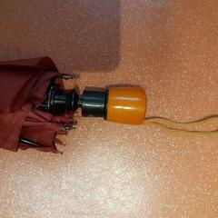 Hopfällbart paraply bordeaux, rapporterat av TCL med iLost