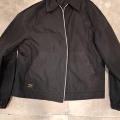 Jaqueta zwart, segons ha informat Qbuzz DMG mitjançant iLost