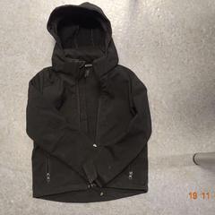 Jas zwart, zoals gemeld door Gemeente Leopoldsburg met iLost