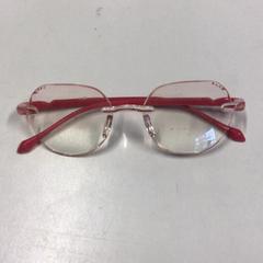 Des lunettes de soleil Pink, a été signalé par W2 - Tomorrowland utilisant iLost