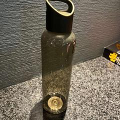 Flasche & Wasserflasche donkergroen, gemeldet von Van der Valk Hotel Wolvega Heerenveen über iLost