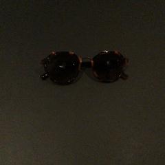 Sluneční brýle, jak nahlášeno Van der Valk Hotel Amsterdam Zuidas pomocí iLost