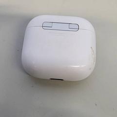 Airpods case Wit kunstof, as reported by Transdev Gooi en Vechtstreek using iLost