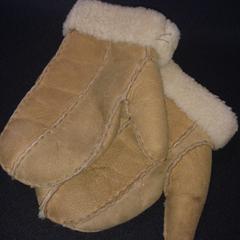 Handschoenen, como reportado por TivoliVredenburg utilizando o iLost