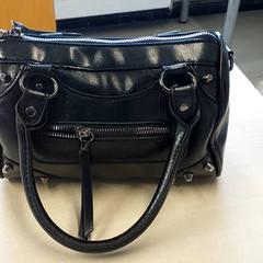 Tas  - Handtas zwart، كما تم الإبلاغ عنه بواسطة Centraal magazijn عبر iLost