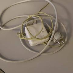 Macbook oplader, jak nahlášeno Vrije Universiteit Amsterdam pomocí iLost