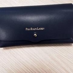 Szemüvegtok szemüveggel, amint azt Qbuzz Fryslân az iLost segítségével jelentette.